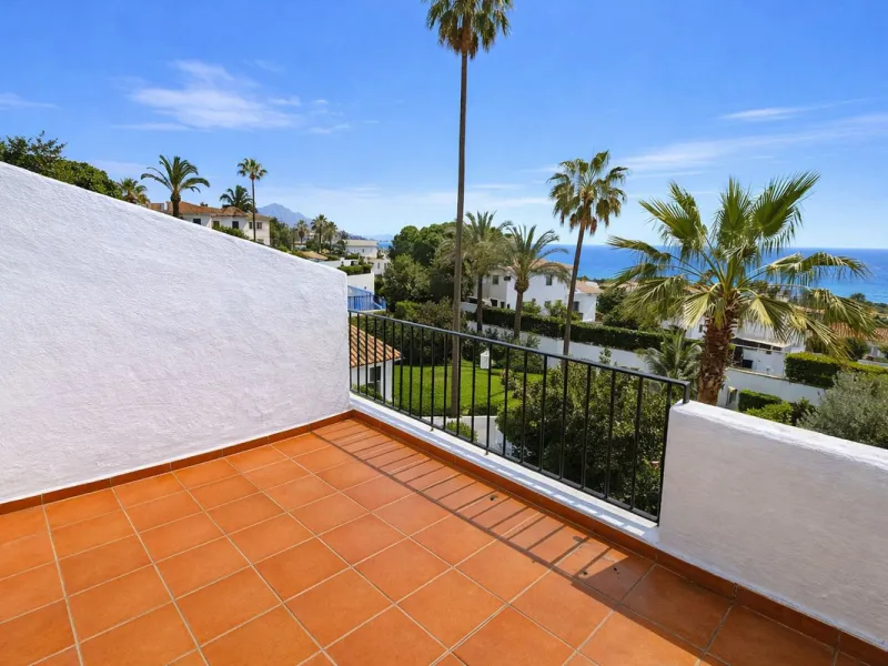 House - Townhouse в продаже в Casares, Málaga. В доме 1 спален и 1 ванных комнат. Площадь дома 82 м². Площадь участка 181 м²