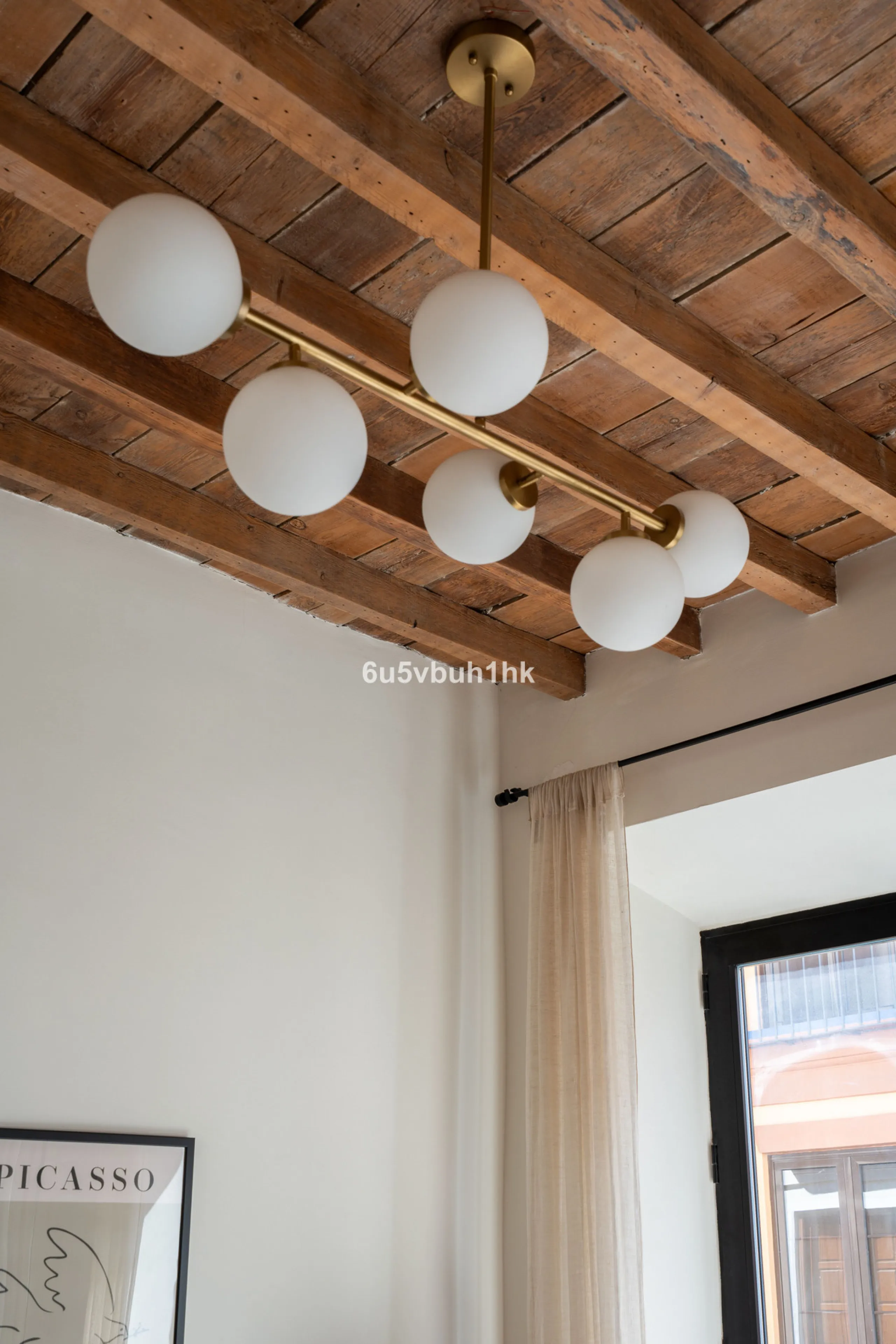 Imagine living in Málaga's historic center, on a wide and quiet street just a stone's throw from Calle Carretería. This apartment has something rare—a feeling of space, privacy, and uplifting light that fills every room. Step out onto any of the three sun