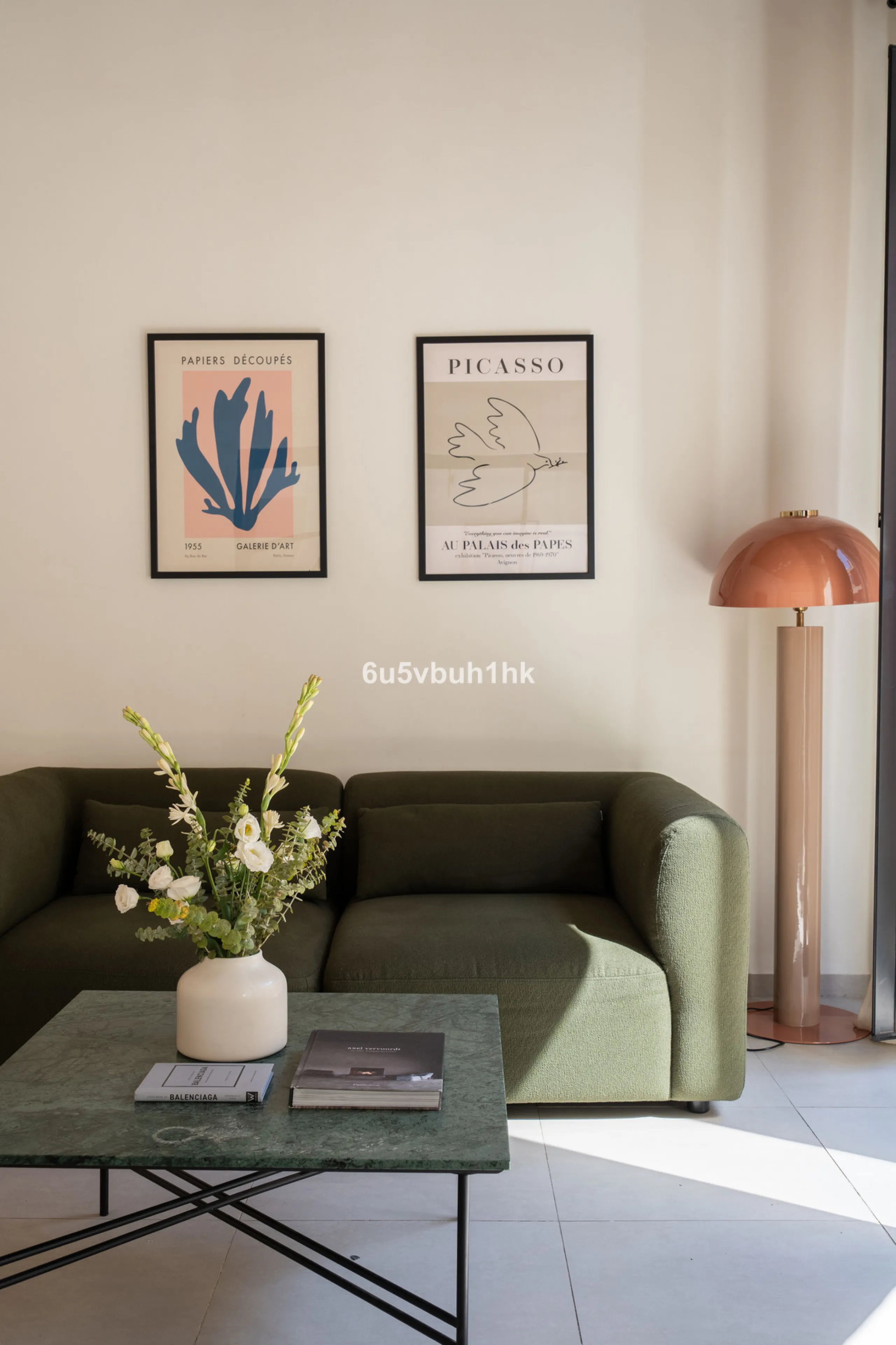 Imagine living in Málaga's historic center, on a wide and quiet street just a stone's throw from Calle Carretería. This apartment has something rare—a feeling of space, privacy, and uplifting light that fills every room. Step out onto any of the three sun