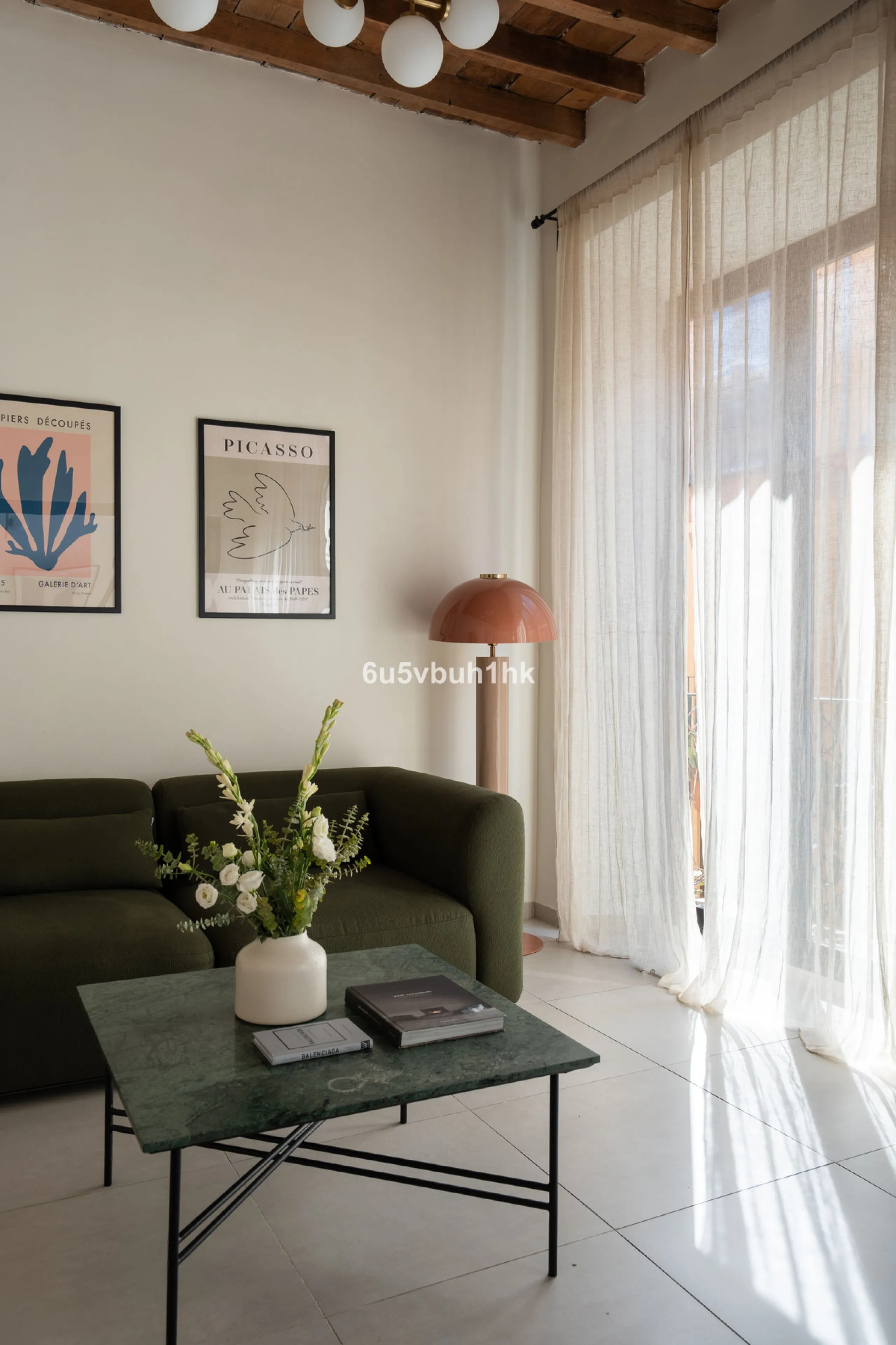 Imagine living in Málaga's historic center, on a wide and quiet street just a stone's throw from Calle Carretería. This apartment has something rare—a feeling of space, privacy, and uplifting light that fills every room. Step out onto any of the three sun