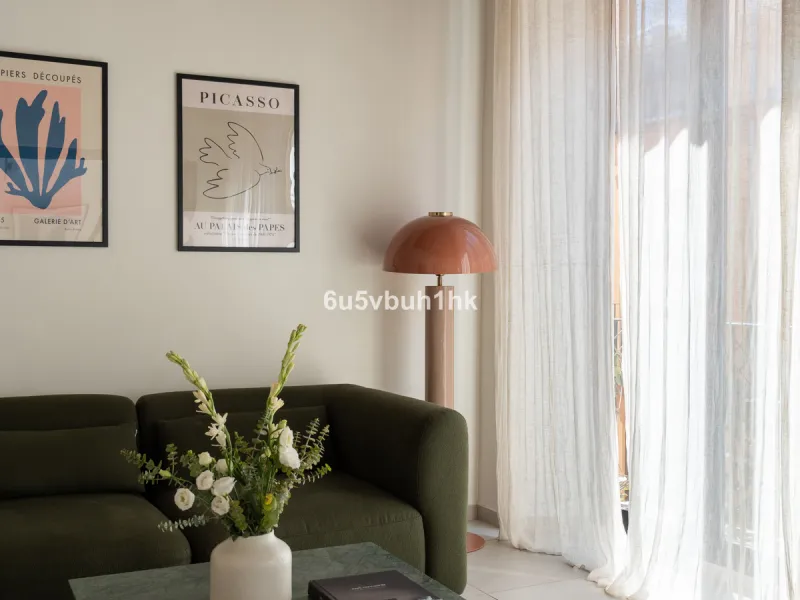 Imagine living in Málaga's historic center, on a wide and quiet street just a stone's throw from Calle Carretería. This apartment has something rare—a feeling of space, privacy, and uplifting light that fills every room. Step out onto any of the three sun