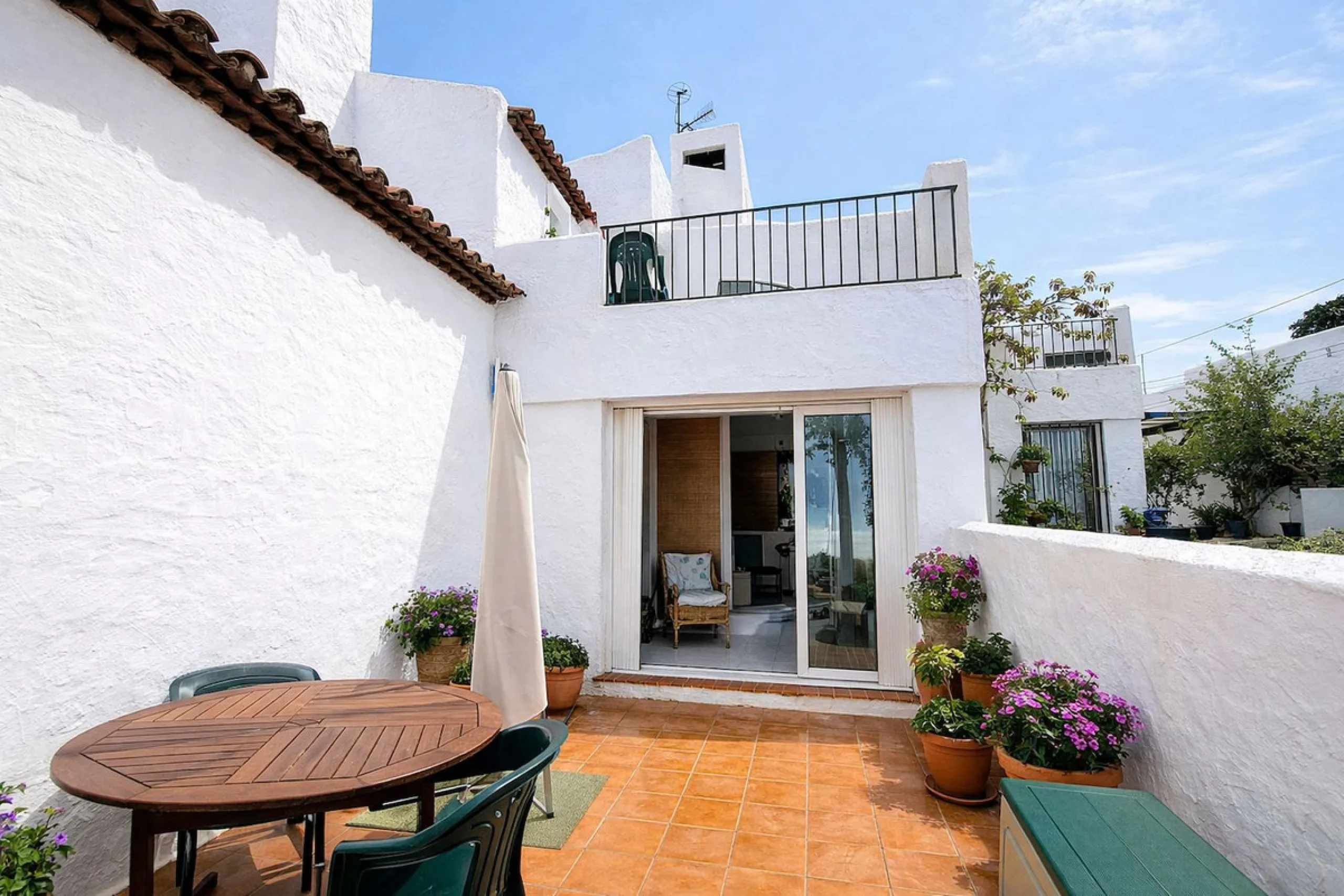 House - Townhouse в продаже в Casares, Málaga. В доме 1 спален и 1 ванных комнат. Площадь дома 82 м². Площадь участка 181 м²