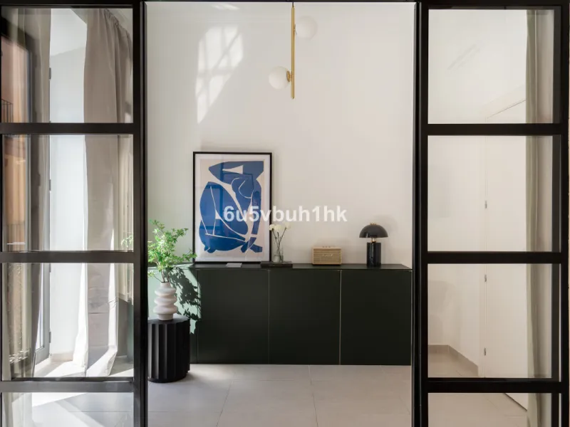 Imagine living in Málaga's historic center, on a wide and quiet street just a stone's throw from Calle Carretería. This apartment has something rare—a feeling of space, privacy, and uplifting light that fills every room. Step out onto any of the three sun