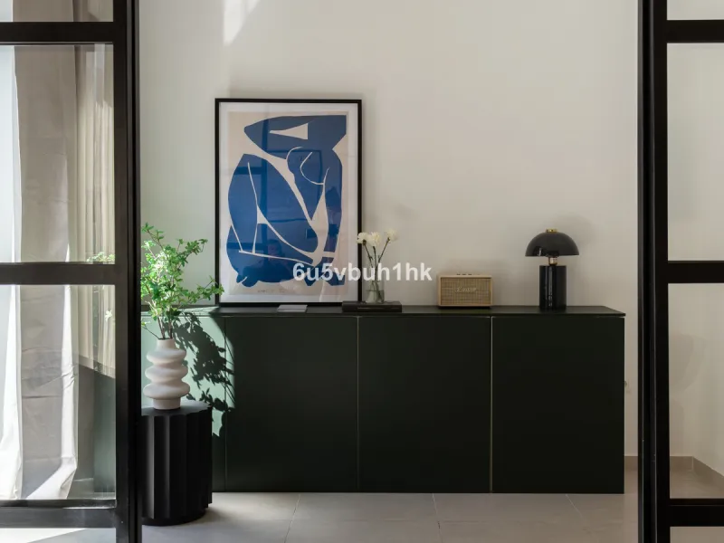 Imagine living in Málaga's historic center, on a wide and quiet street just a stone's throw from Calle Carretería. This apartment has something rare—a feeling of space, privacy, and uplifting light that fills every room. Step out onto any of the three sun
