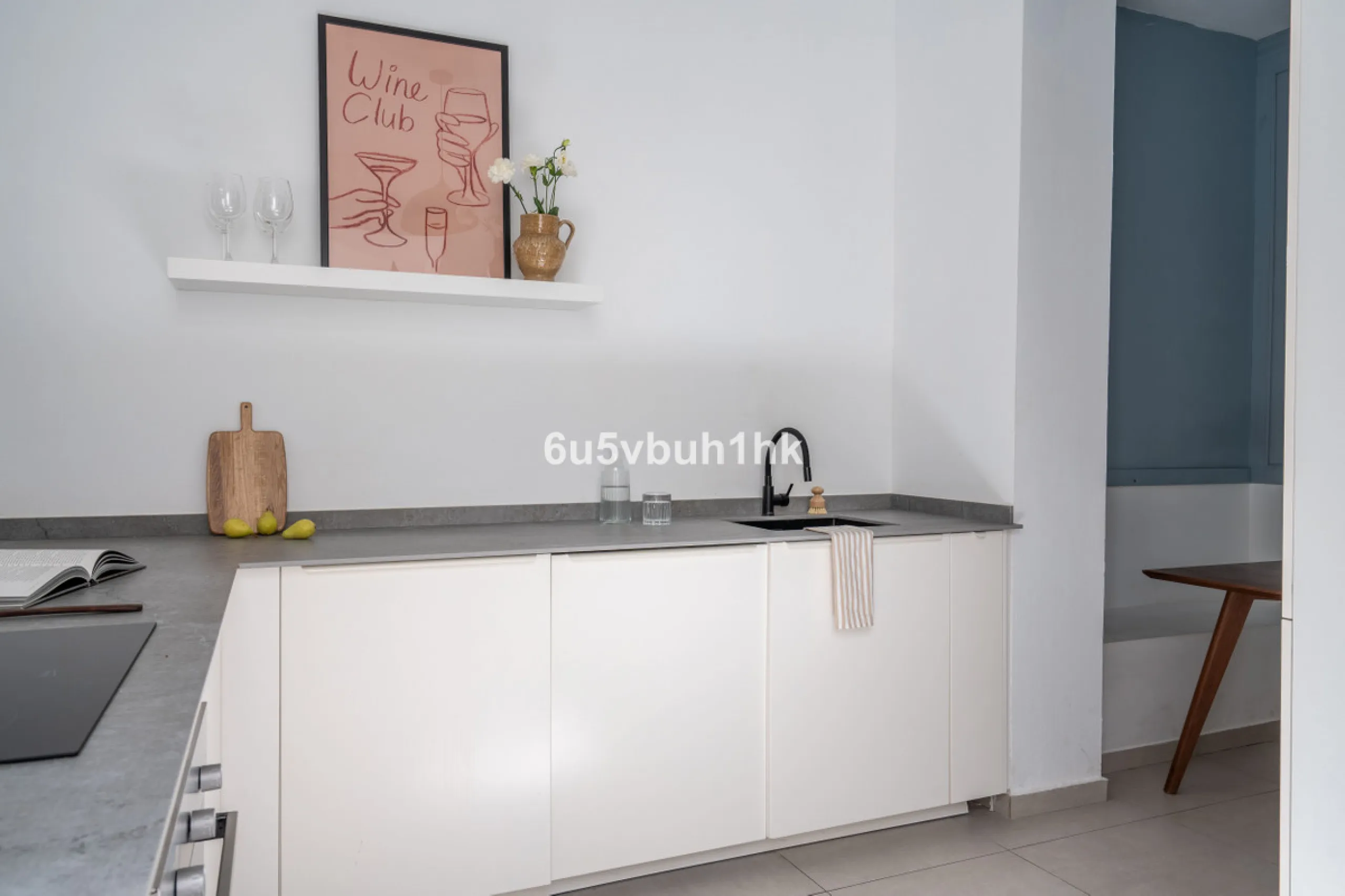 Imagine living in Málaga's historic center, on a wide and quiet street just a stone's throw from Calle Carretería. This apartment has something rare—a feeling of space, privacy, and uplifting light that fills every room. Step out onto any of the three sun