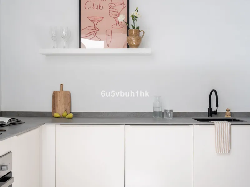 Imagine living in Málaga's historic center, on a wide and quiet street just a stone's throw from Calle Carretería. This apartment has something rare—a feeling of space, privacy, and uplifting light that fills every room. Step out onto any of the three sun
