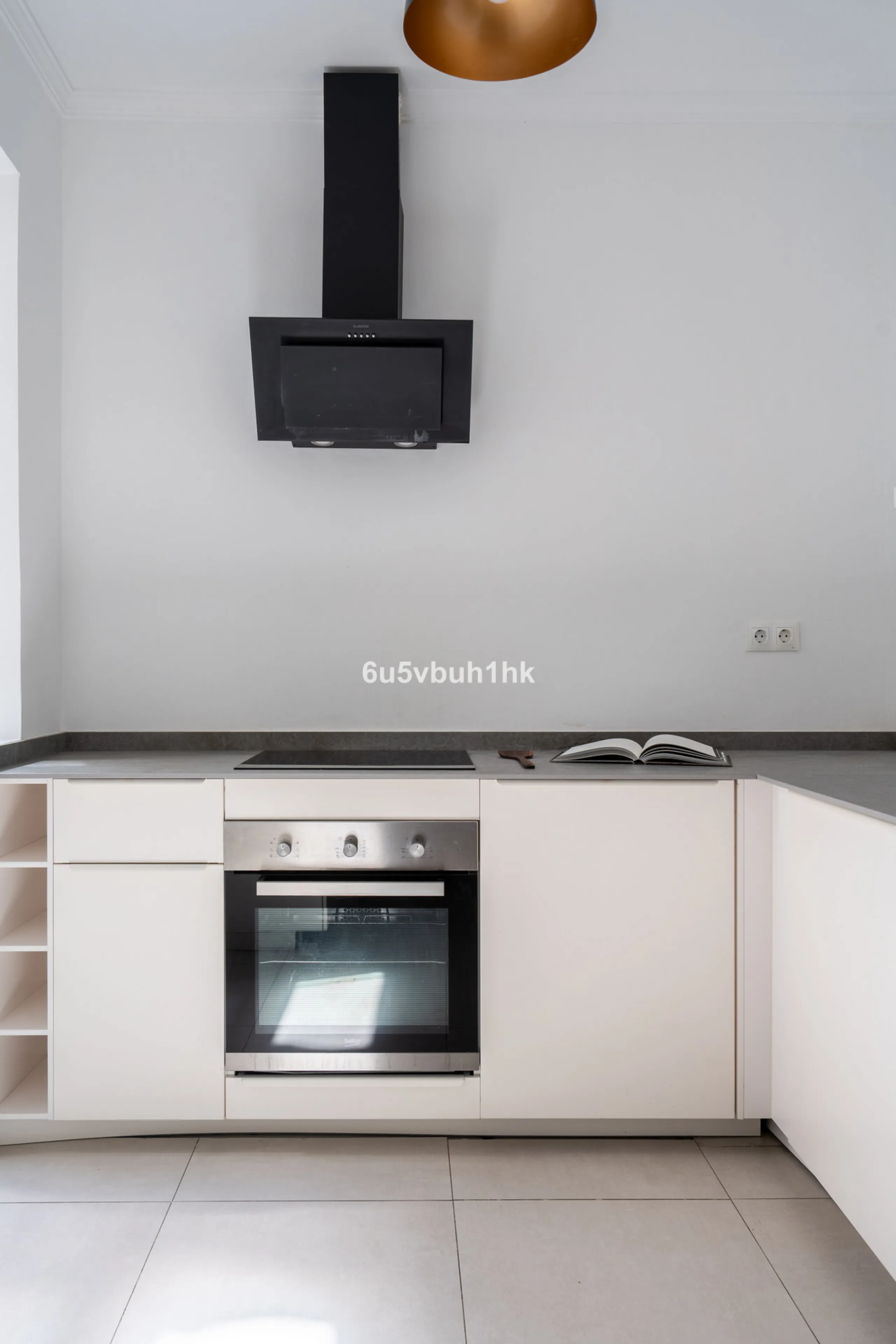 Imagine living in Málaga's historic center, on a wide and quiet street just a stone's throw from Calle Carretería. This apartment has something rare—a feeling of space, privacy, and uplifting light that fills every room. Step out onto any of the three sun