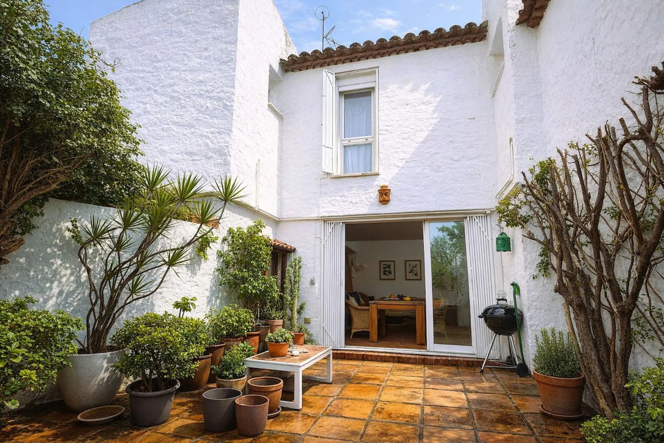 House - Townhouse в продаже в Casares, Málaga. В доме 1 спален и 1 ванных комнат. Площадь дома 82 м². Площадь участка 181 м²
