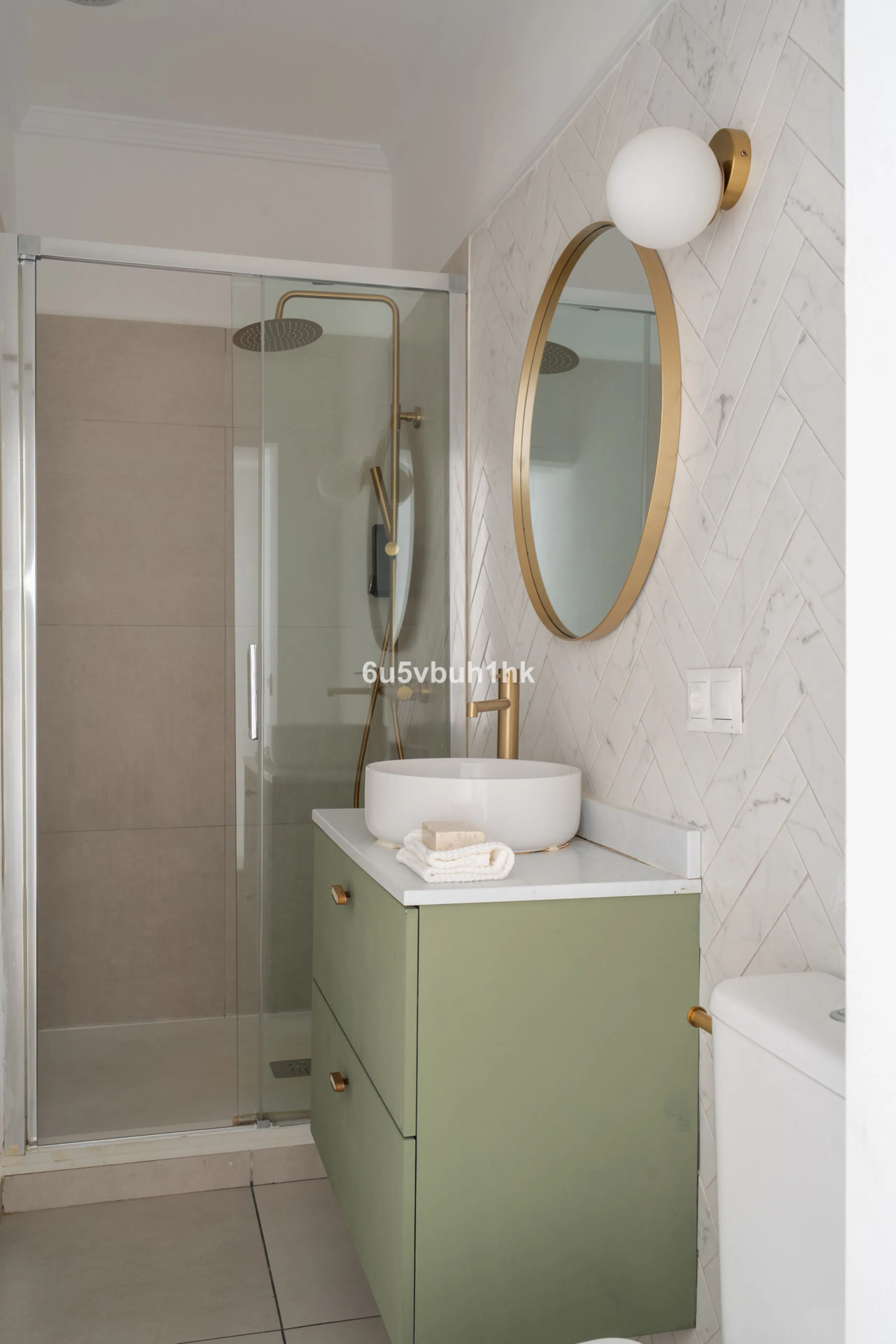 Imagine living in Málaga's historic center, on a wide and quiet street just a stone's throw from Calle Carretería. This apartment has something rare—a feeling of space, privacy, and uplifting light that fills every room. Step out onto any of the three sun