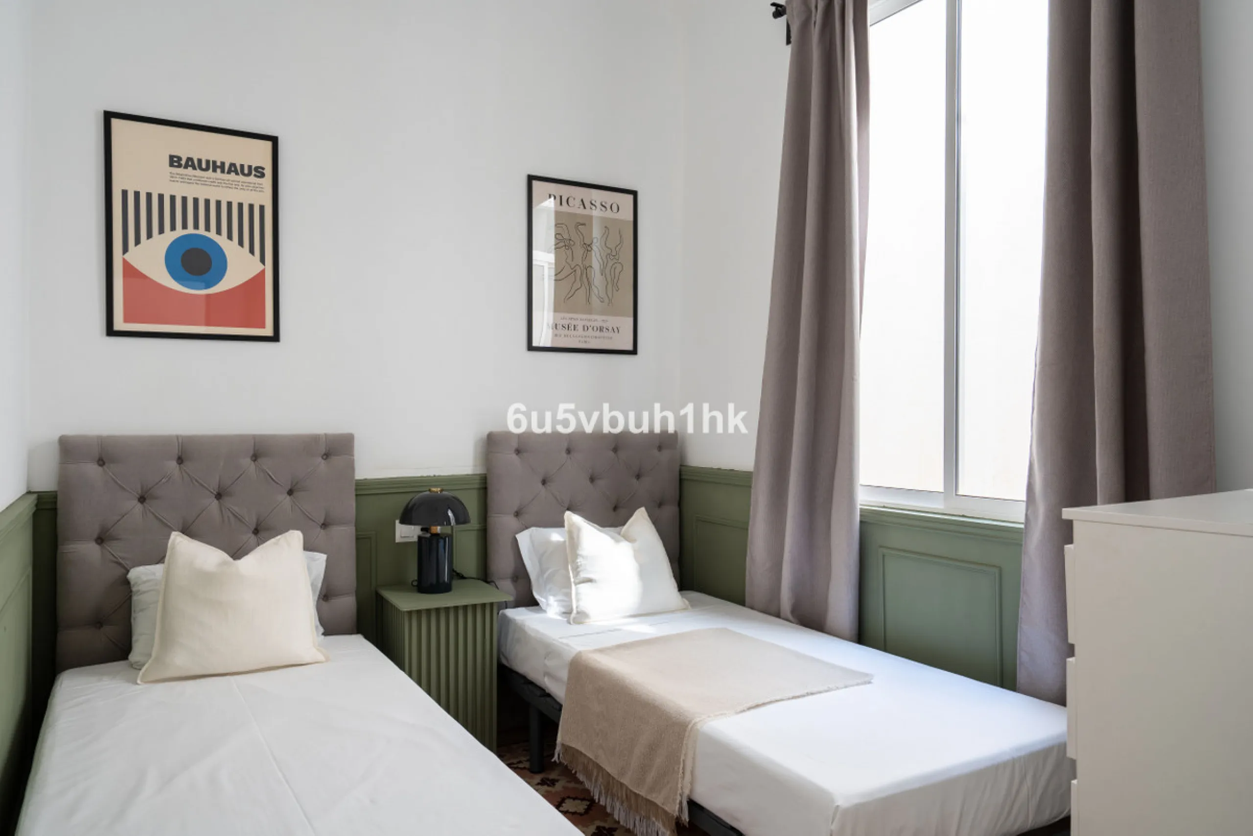 Imagine living in Málaga's historic center, on a wide and quiet street just a stone's throw from Calle Carretería. This apartment has something rare—a feeling of space, privacy, and uplifting light that fills every room. Step out onto any of the three sun