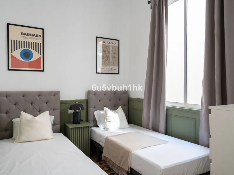 Imagine living in Málaga's historic center, on a wide and quiet street just a stone's throw from Calle Carretería. This apartment has something rare—a feeling of space, privacy, and uplifting light that fills every room. Step out onto any of the three sun