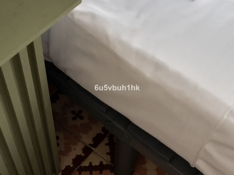 Imagine living in Málaga's historic center, on a wide and quiet street just a stone's throw from Calle Carretería. This apartment has something rare—a feeling of space, privacy, and uplifting light that fills every room. Step out onto any of the three sun