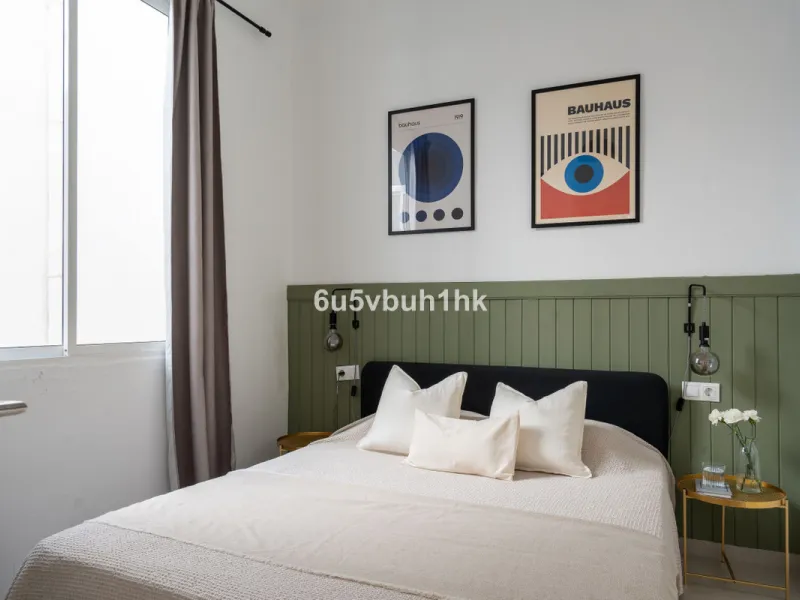 Imagine living in Málaga's historic center, on a wide and quiet street just a stone's throw from Calle Carretería. This apartment has something rare—a feeling of space, privacy, and uplifting light that fills every room. Step out onto any of the three sun