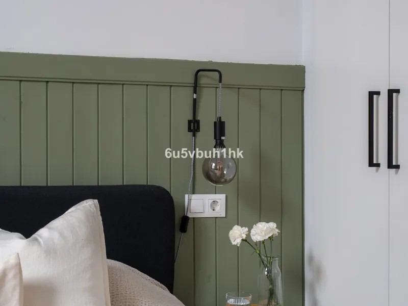 Imagine living in Málaga's historic center, on a wide and quiet street just a stone's throw from Calle Carretería. This apartment has something rare—a feeling of space, privacy, and uplifting light that fills every room. Step out onto any of the three sun