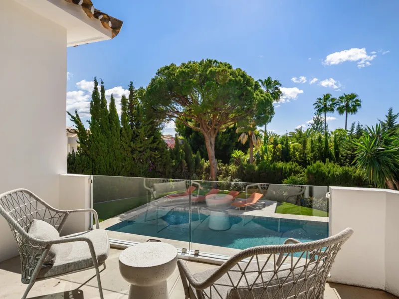 House - Detached Villa в продаже в Marbella, Málaga. В доме 4 спален и 4 ванных комнат. Площадь дома 335 м². Площадь участка 1006 м²