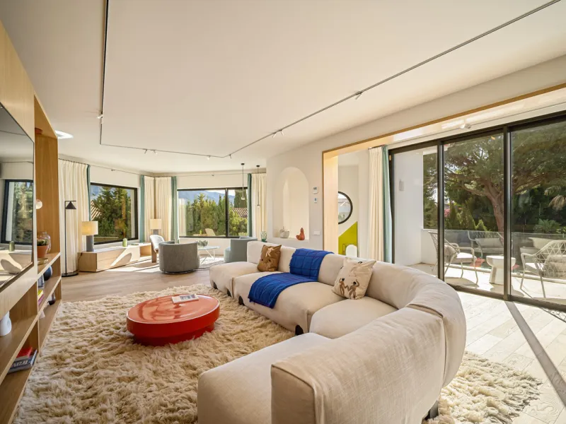 House - Detached Villa в продаже в Marbella, Málaga. В доме 4 спален и 4 ванных комнат. Площадь дома 335 м². Площадь участка 1006 м²