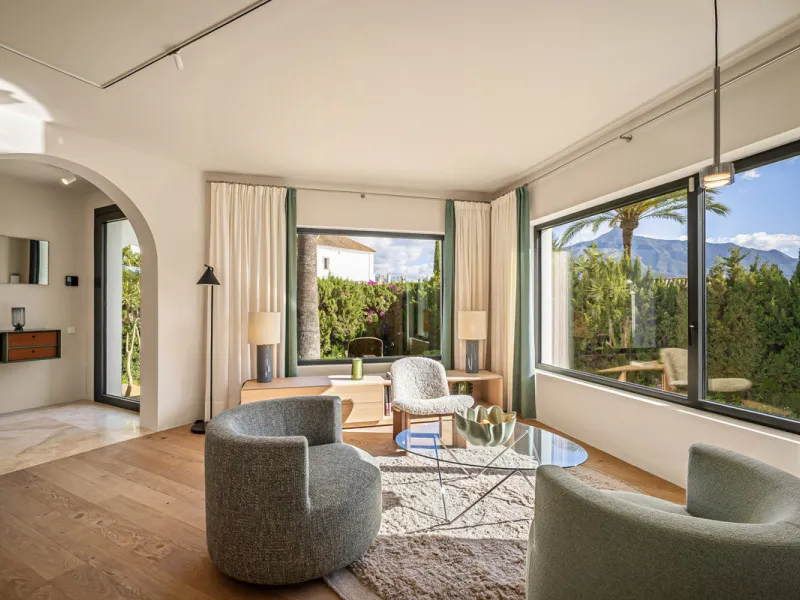 House - Detached Villa в продаже в Marbella, Málaga. В доме 4 спален и 4 ванных комнат. Площадь дома 335 м². Площадь участка 1006 м²