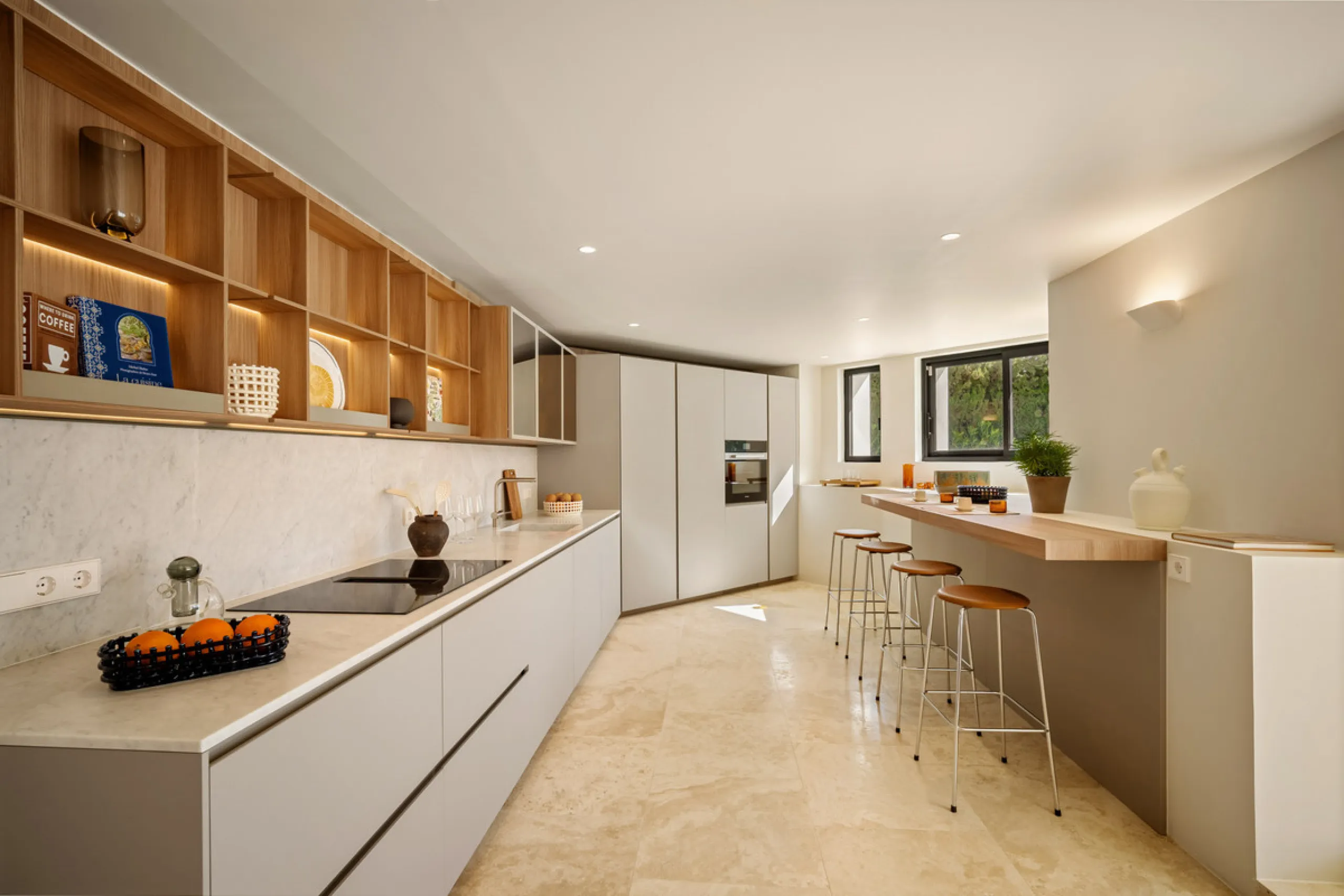 House - Detached Villa в продаже в Marbella, Málaga. В доме 4 спален и 4 ванных комнат. Площадь дома 335 м². Площадь участка 1006 м²