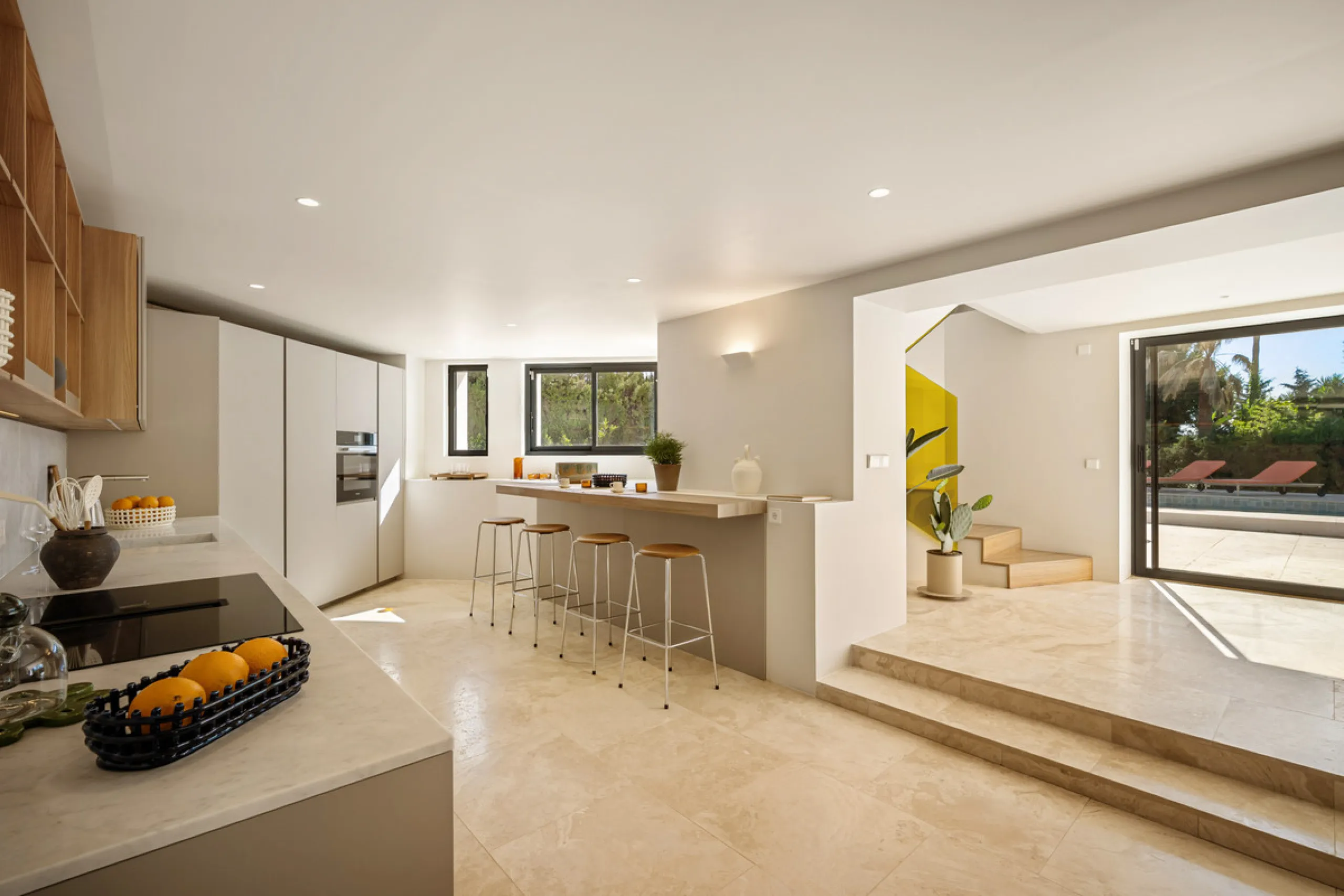 House - Detached Villa в продаже в Marbella, Málaga. В доме 4 спален и 4 ванных комнат. Площадь дома 335 м². Площадь участка 1006 м²