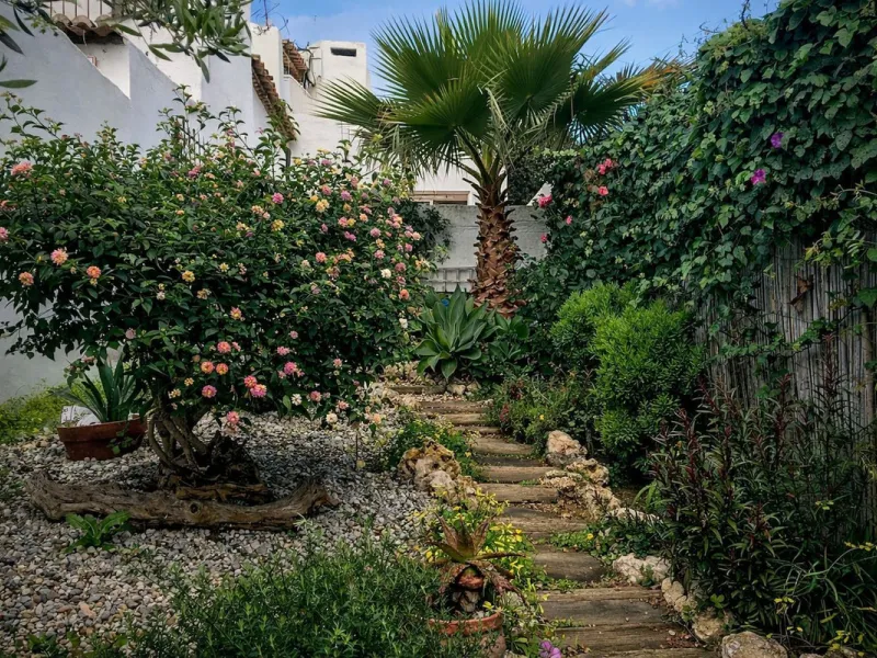 House - Townhouse в продаже в Casares, Málaga. В доме 1 спален и 1 ванных комнат. Площадь дома 82 м². Площадь участка 181 м²