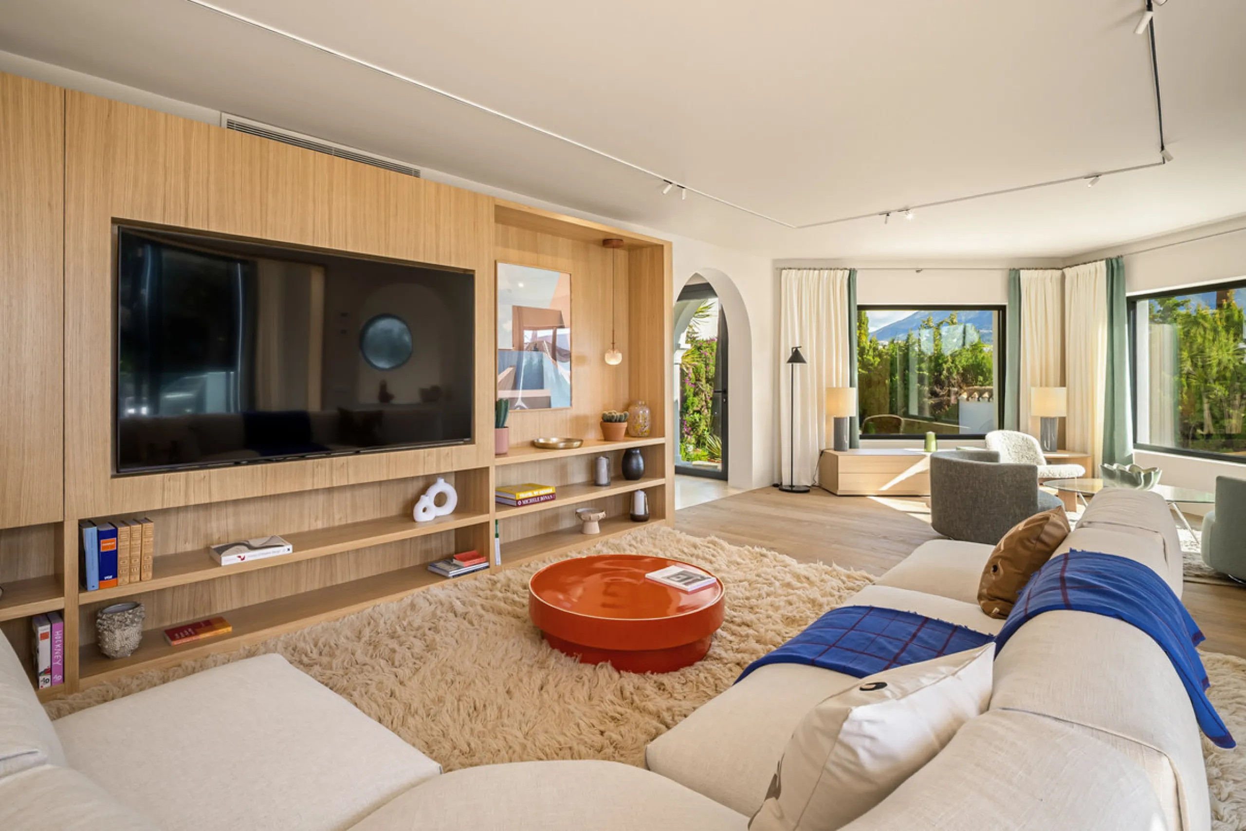 House - Detached Villa в продаже в Marbella, Málaga. В доме 4 спален и 4 ванных комнат. Площадь дома 335 м². Площадь участка 1006 м²