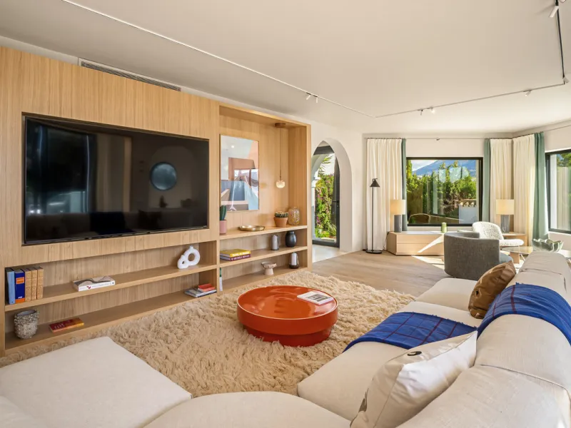 House - Detached Villa в продаже в Marbella, Málaga. В доме 4 спален и 4 ванных комнат. Площадь дома 335 м². Площадь участка 1006 м²