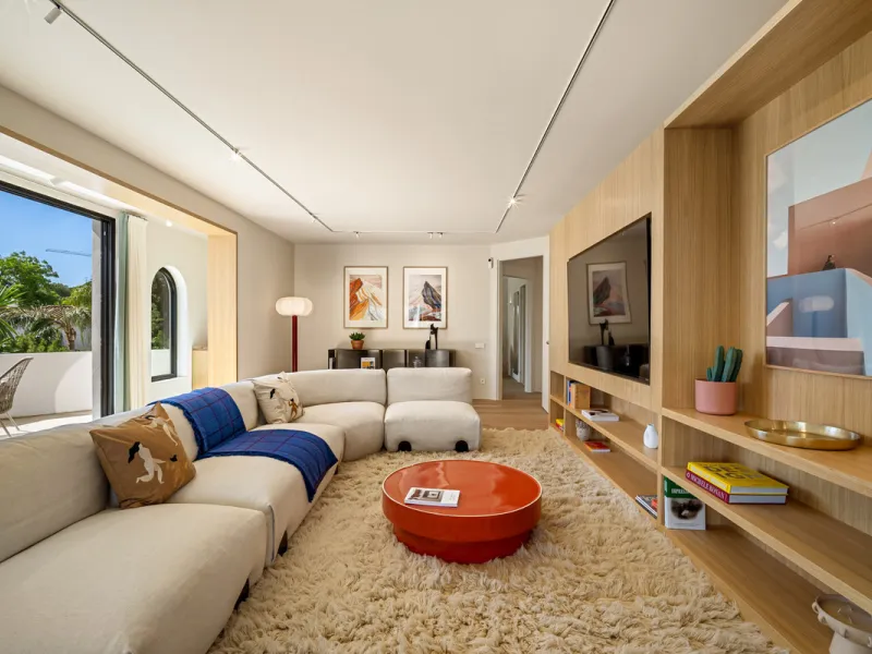 House - Detached Villa в продаже в Marbella, Málaga. В доме 4 спален и 4 ванных комнат. Площадь дома 335 м². Площадь участка 1006 м²