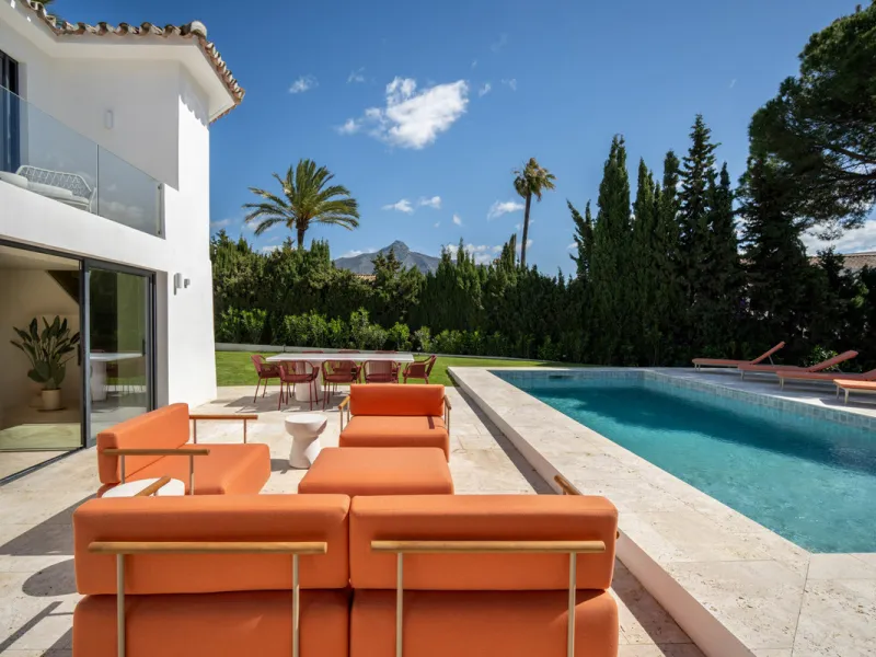 House - Detached Villa в продаже в Marbella, Málaga. В доме 4 спален и 4 ванных комнат. Площадь дома 335 м². Площадь участка 1006 м²