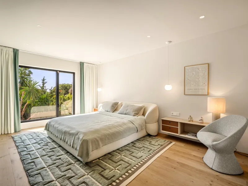 House - Detached Villa в продаже в Marbella, Málaga. В доме 4 спален и 4 ванных комнат. Площадь дома 335 м². Площадь участка 1006 м²