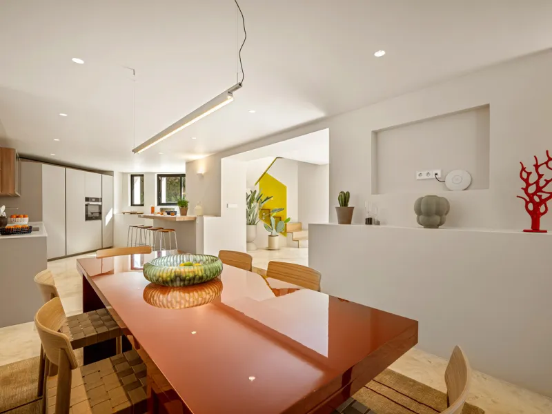 House - Detached Villa в продаже в Marbella, Málaga. В доме 4 спален и 4 ванных комнат. Площадь дома 335 м². Площадь участка 1006 м²
