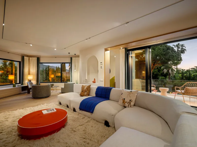House - Detached Villa в продаже в Marbella, Málaga. В доме 4 спален и 4 ванных комнат. Площадь дома 335 м². Площадь участка 1006 м²