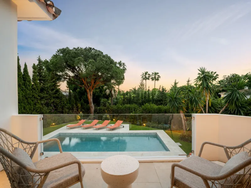 House - Detached Villa в продаже в Marbella, Málaga. В доме 4 спален и 4 ванных комнат. Площадь дома 335 м². Площадь участка 1006 м²