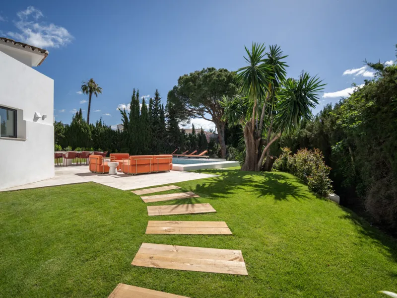 House - Detached Villa в продаже в Marbella, Málaga. В доме 4 спален и 4 ванных комнат. Площадь дома 335 м². Площадь участка 1006 м²