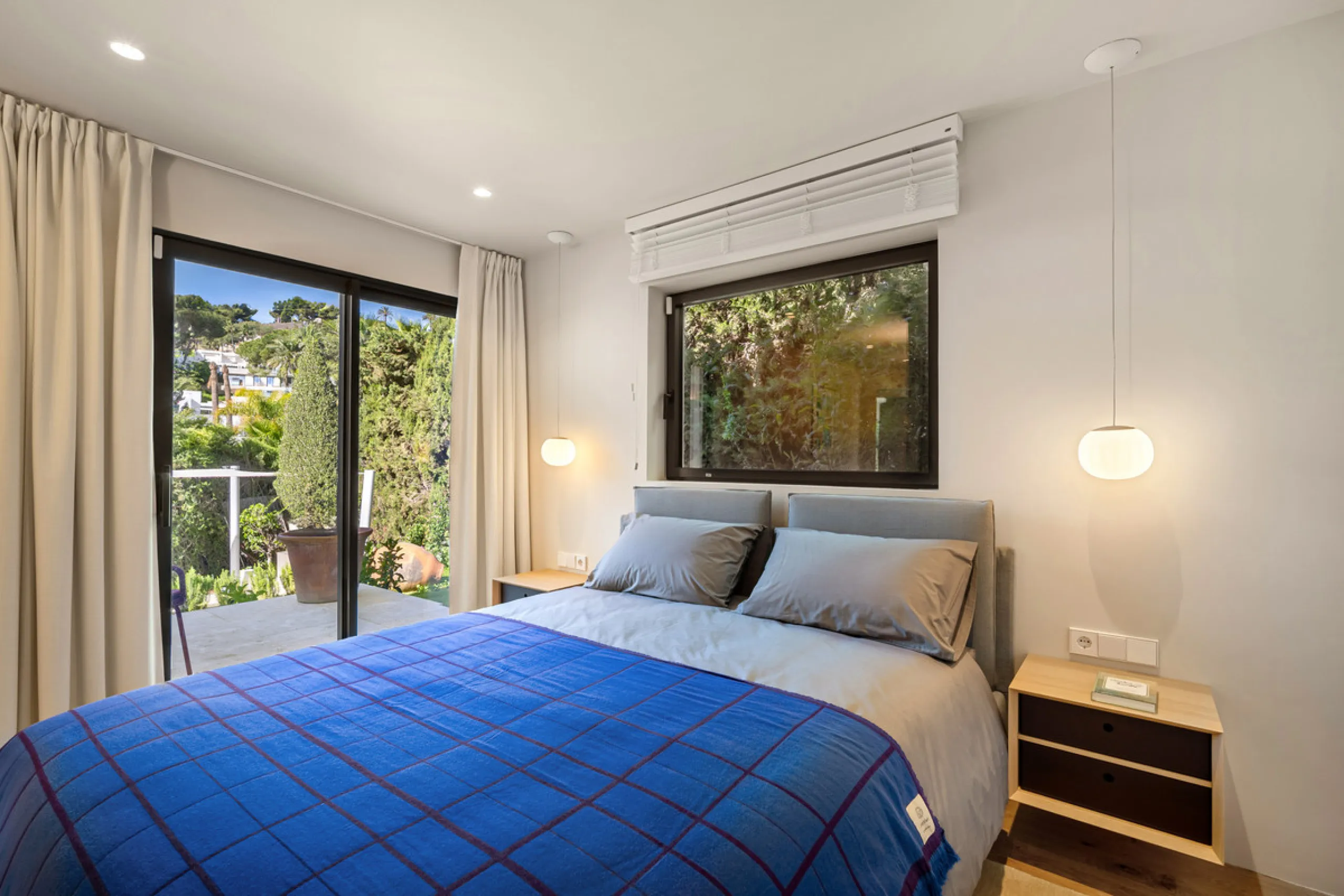 House - Detached Villa в продаже в Marbella, Málaga. В доме 4 спален и 4 ванных комнат. Площадь дома 335 м². Площадь участка 1006 м²