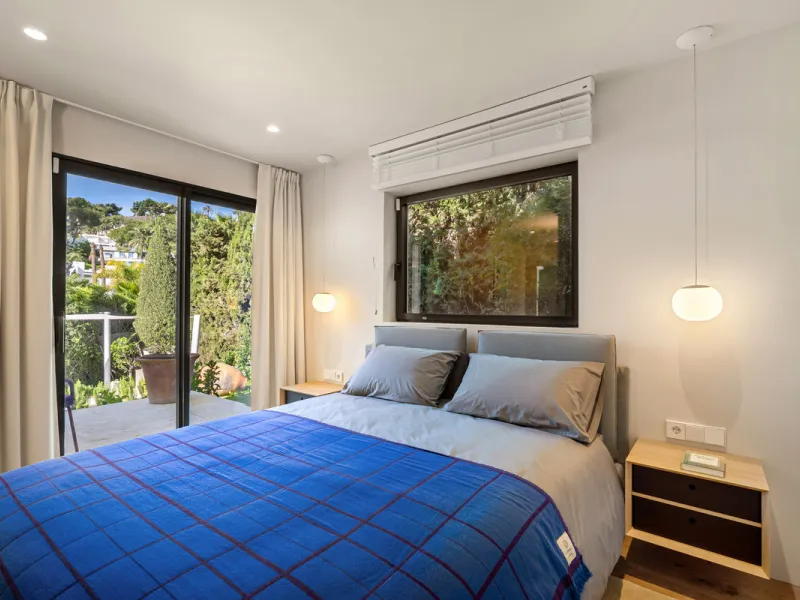 House - Detached Villa в продаже в Marbella, Málaga. В доме 4 спален и 4 ванных комнат. Площадь дома 335 м². Площадь участка 1006 м²