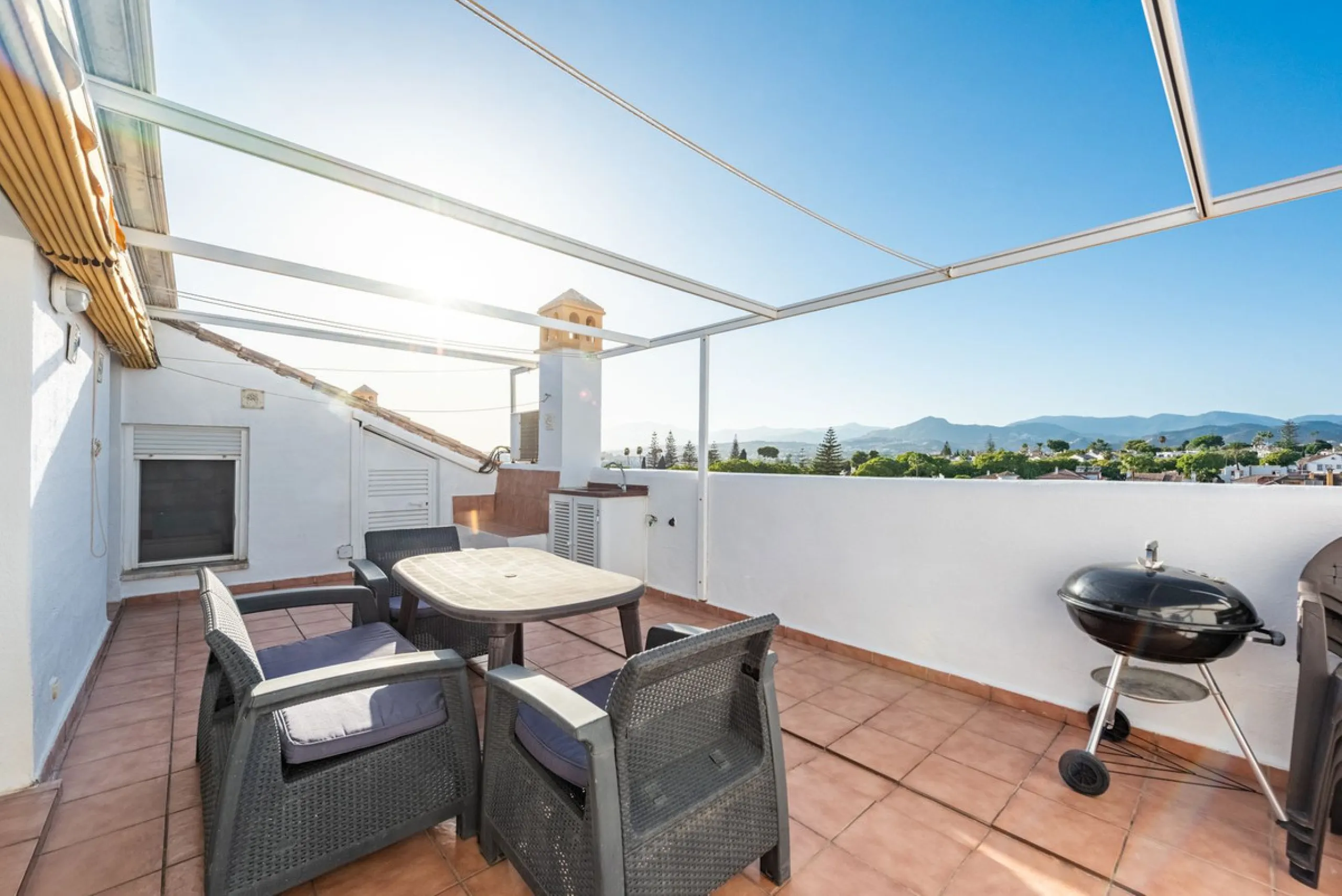 Apartment - Penthouse в продаже в Marbella, Málaga. В доме 4 спален и 3 ванных комнат. Площадь дома 163 м²