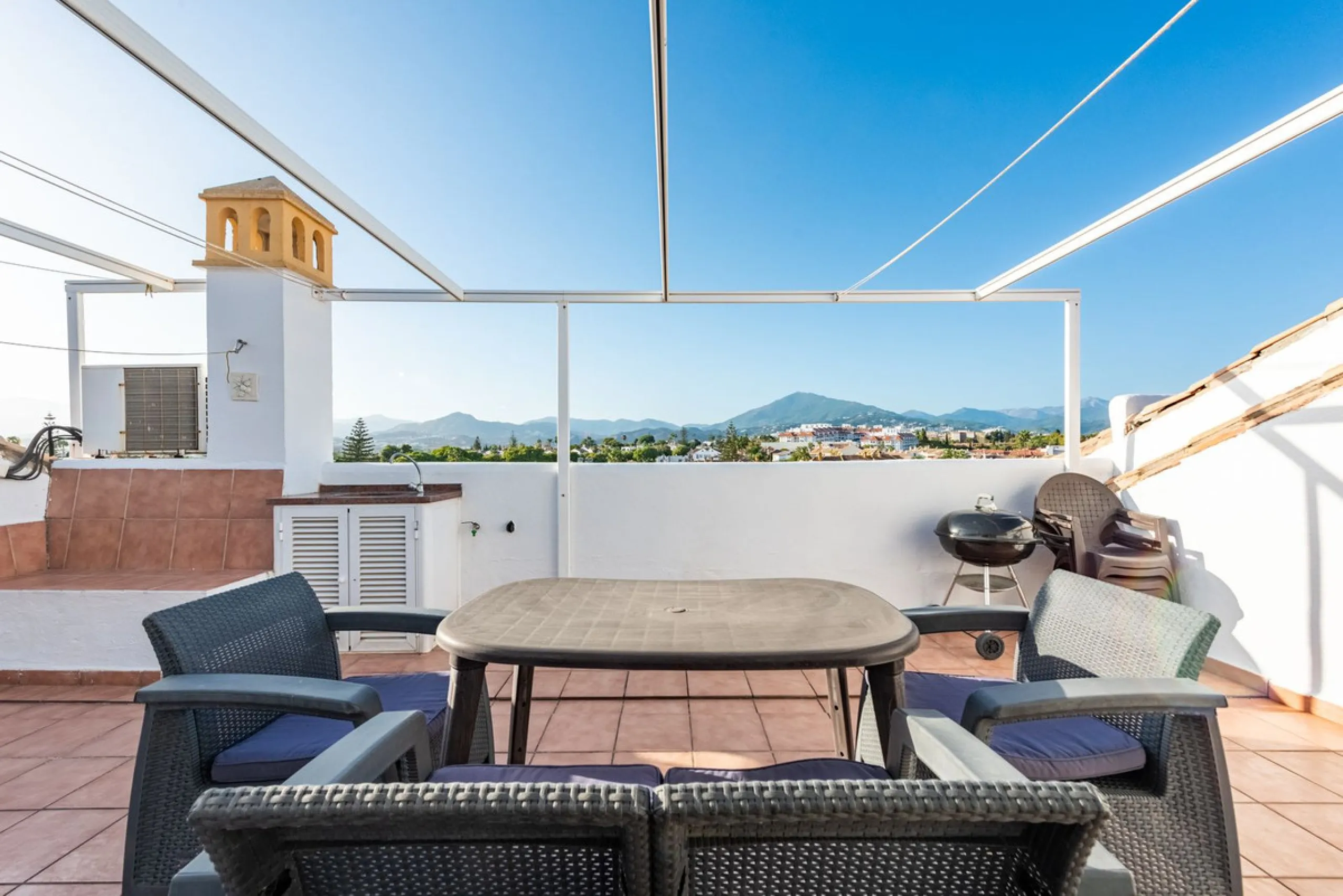 Apartment - Penthouse в продаже в Marbella, Málaga. В доме 4 спален и 3 ванных комнат. Площадь дома 163 м²