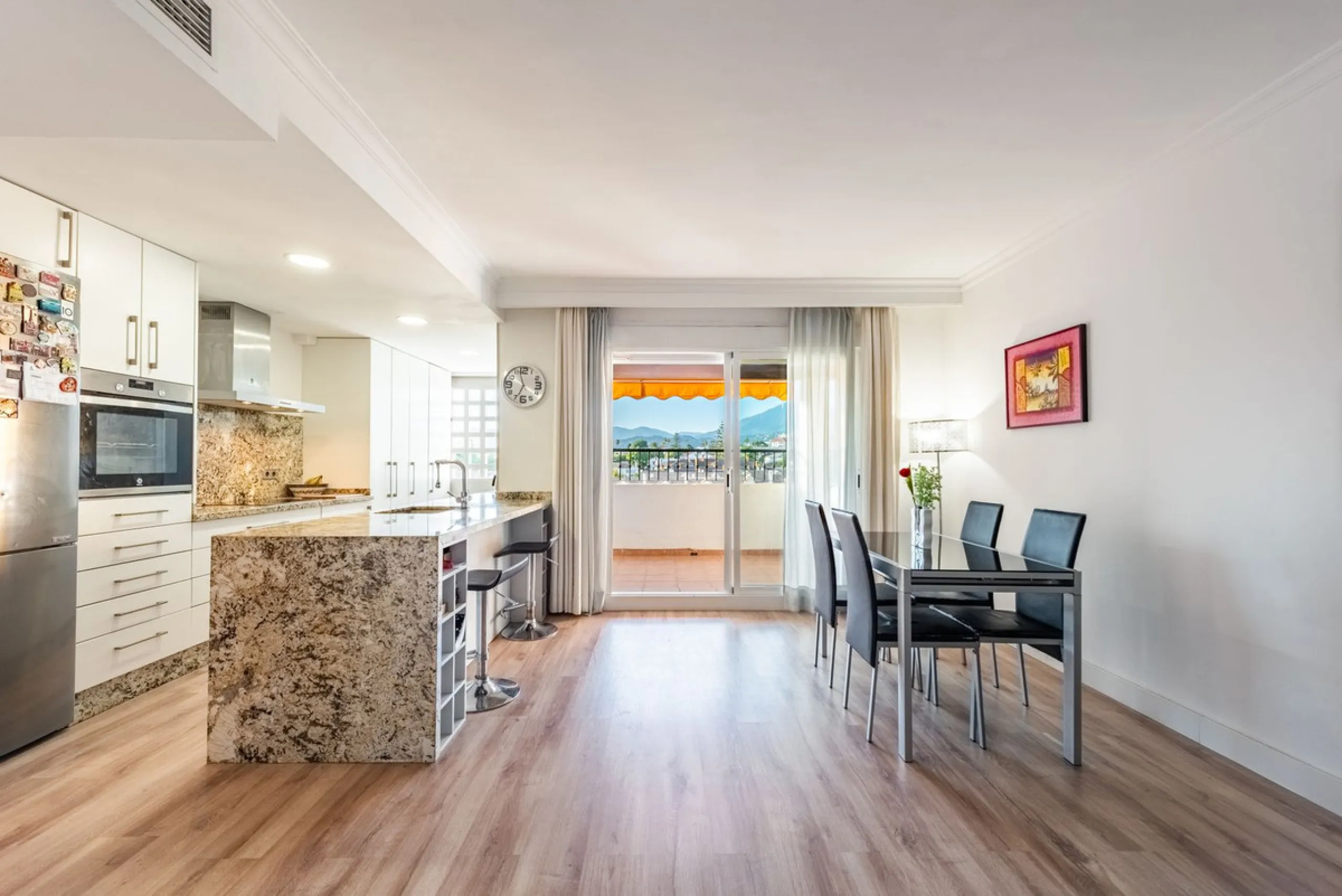 Apartment - Penthouse в продаже в Marbella, Málaga. В доме 4 спален и 3 ванных комнат. Площадь дома 163 м²