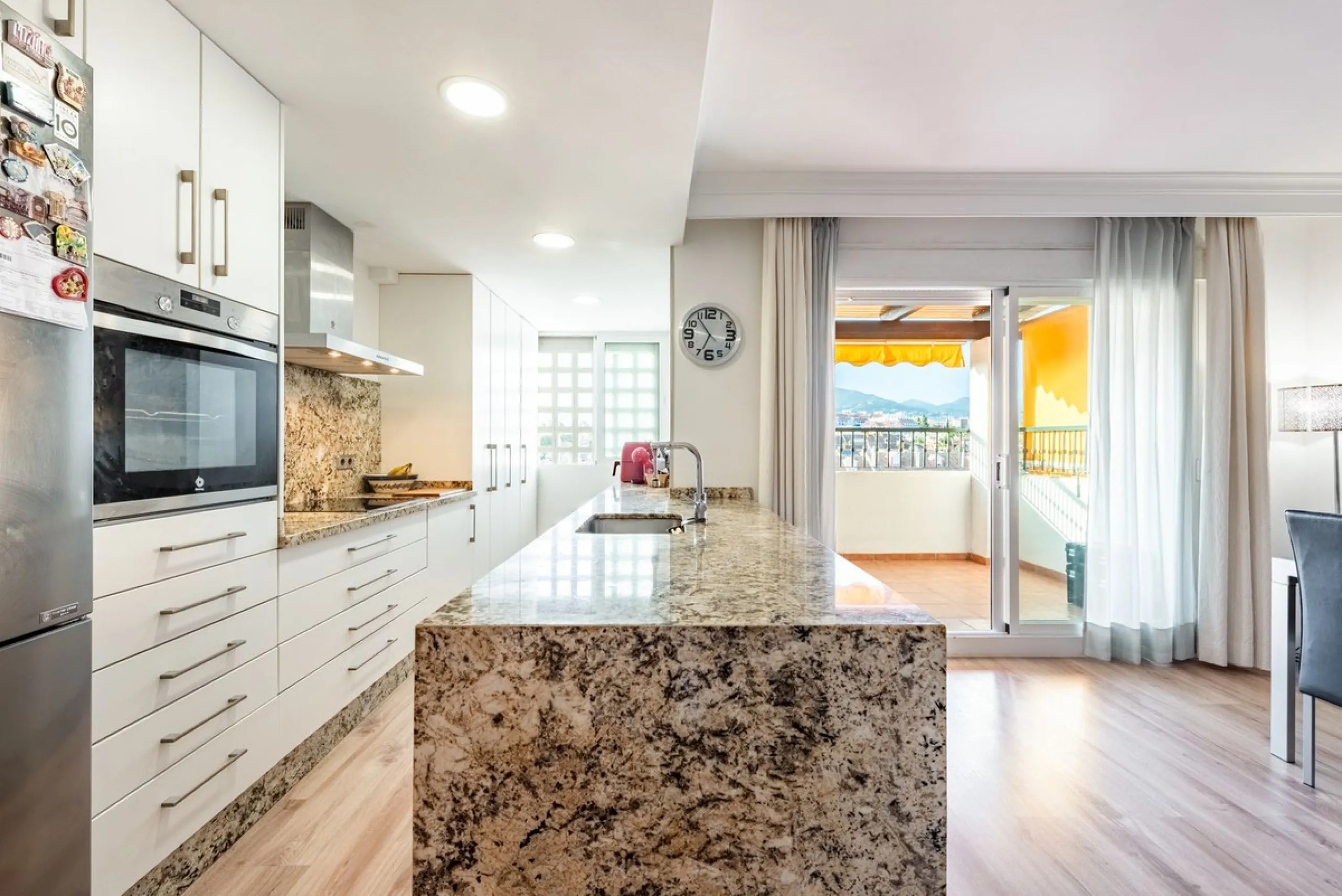 Apartment - Penthouse в продаже в Marbella, Málaga. В доме 4 спален и 3 ванных комнат. Площадь дома 163 м²