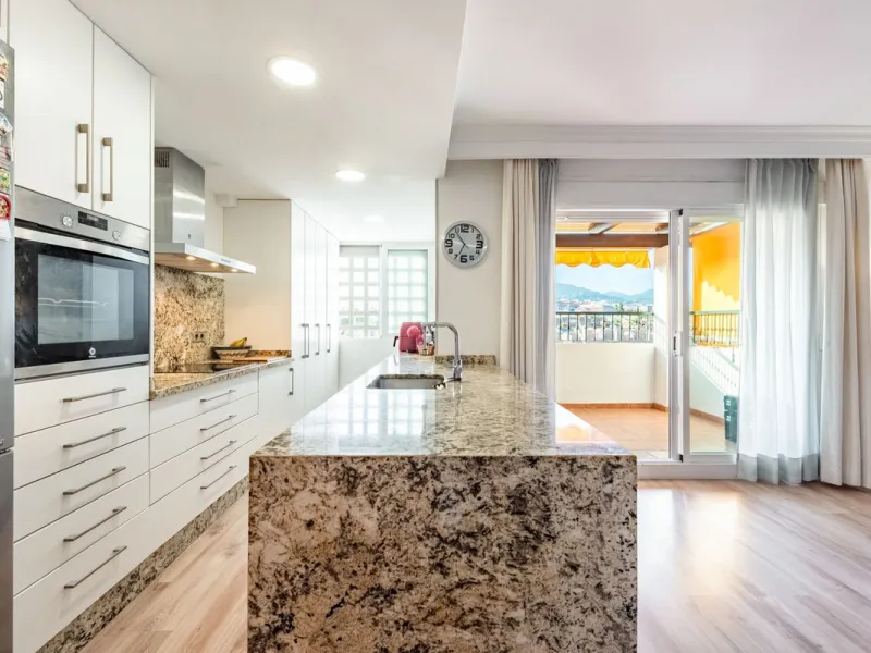 Apartment - Penthouse в продаже в Marbella, Málaga. В доме 4 спален и 3 ванных комнат. Площадь дома 163 м²