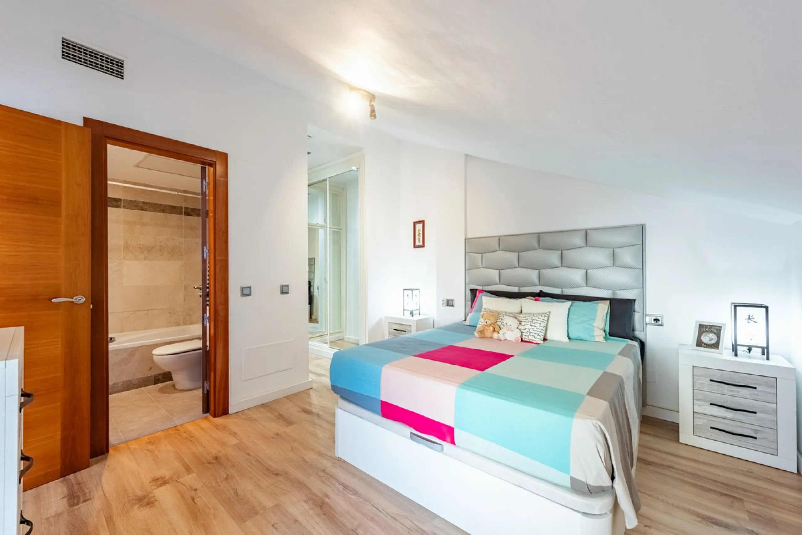 Apartment - Penthouse в продаже в Marbella, Málaga. В доме 4 спален и 3 ванных комнат. Площадь дома 163 м²