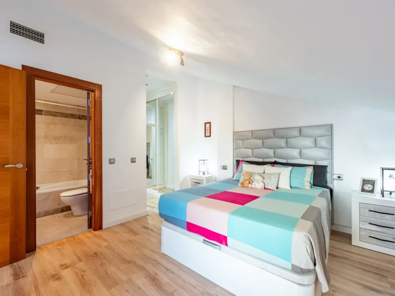 Apartment - Penthouse в продаже в Marbella, Málaga. В доме 4 спален и 3 ванных комнат. Площадь дома 163 м²
