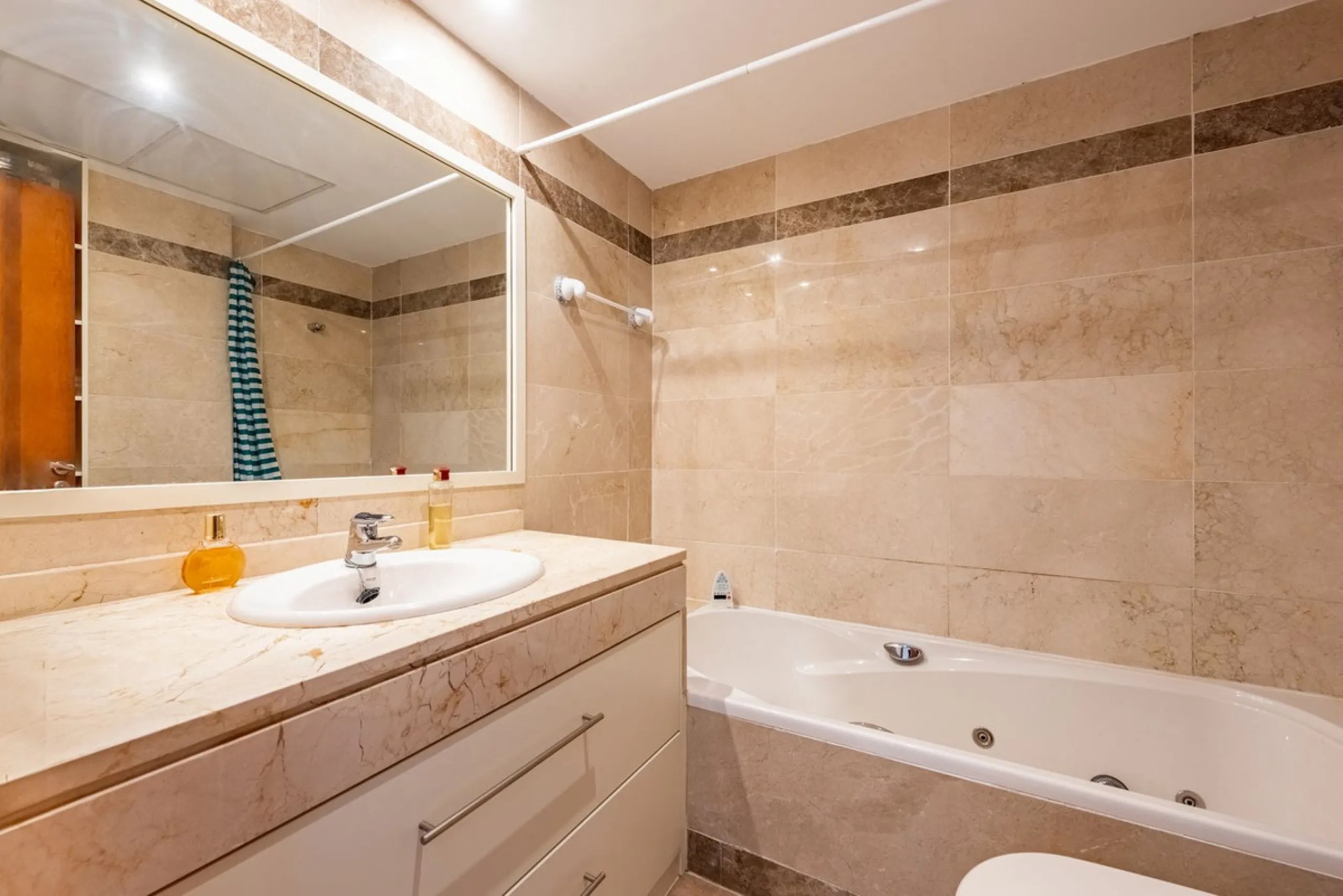 Apartment - Penthouse в продаже в Marbella, Málaga. В доме 4 спален и 3 ванных комнат. Площадь дома 163 м²