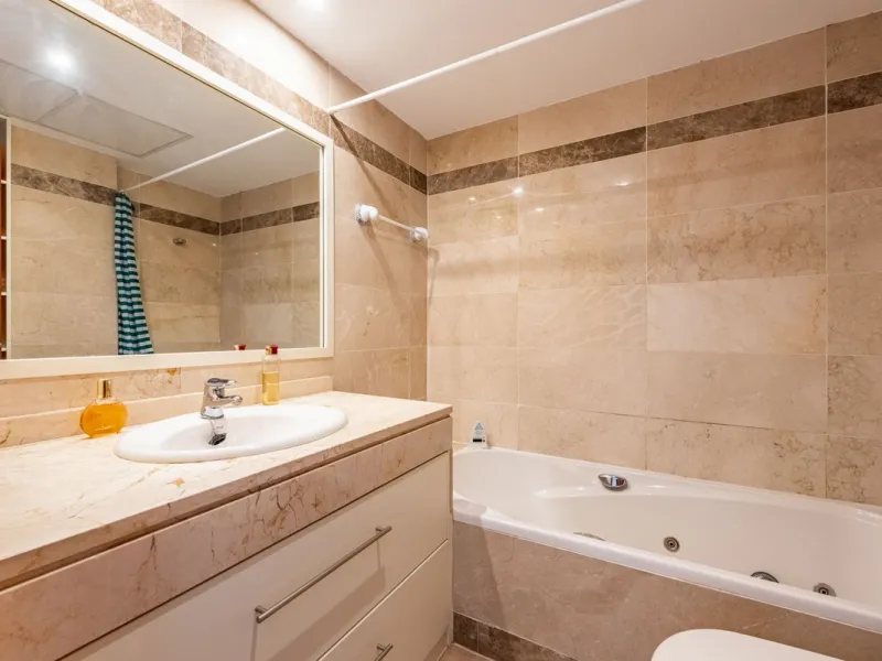 Apartment - Penthouse в продаже в Marbella, Málaga. В доме 4 спален и 3 ванных комнат. Площадь дома 163 м²