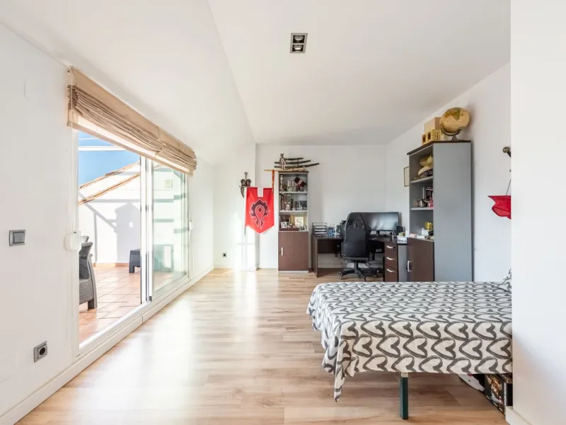 Apartment - Penthouse в продаже в Marbella, Málaga. В доме 4 спален и 3 ванных комнат. Площадь дома 163 м²
