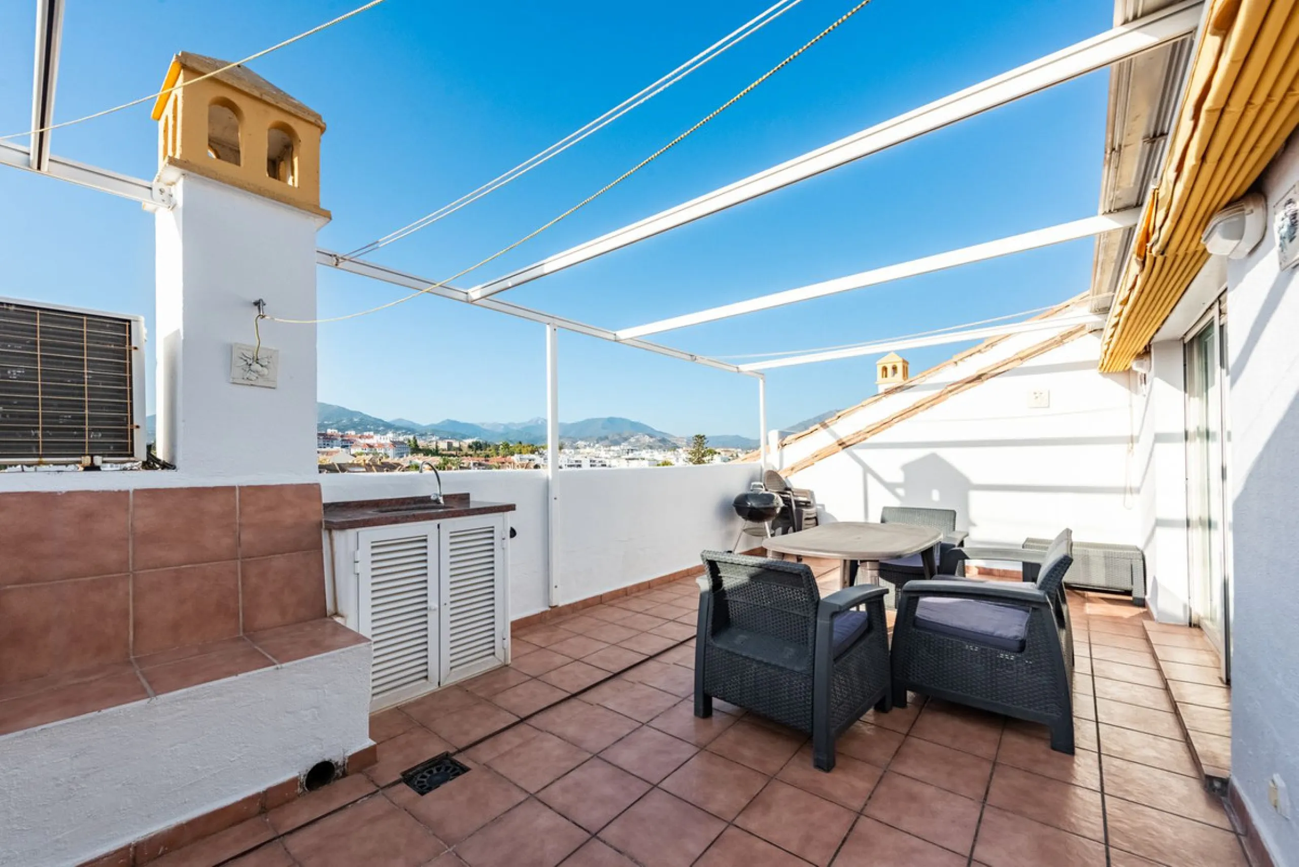 Apartment - Penthouse в продаже в Marbella, Málaga. В доме 4 спален и 3 ванных комнат. Площадь дома 163 м²