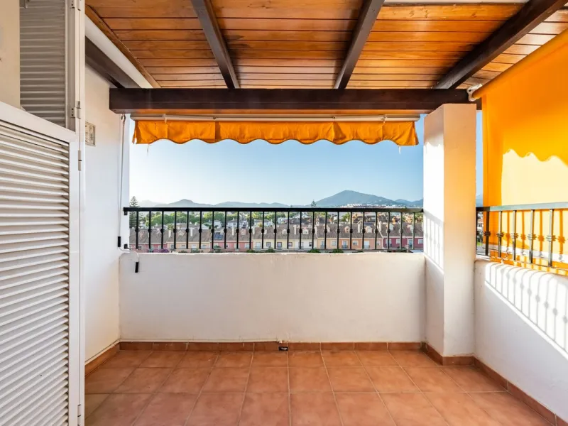 Apartment - Penthouse в продаже в Marbella, Málaga. В доме 4 спален и 3 ванных комнат. Площадь дома 163 м²