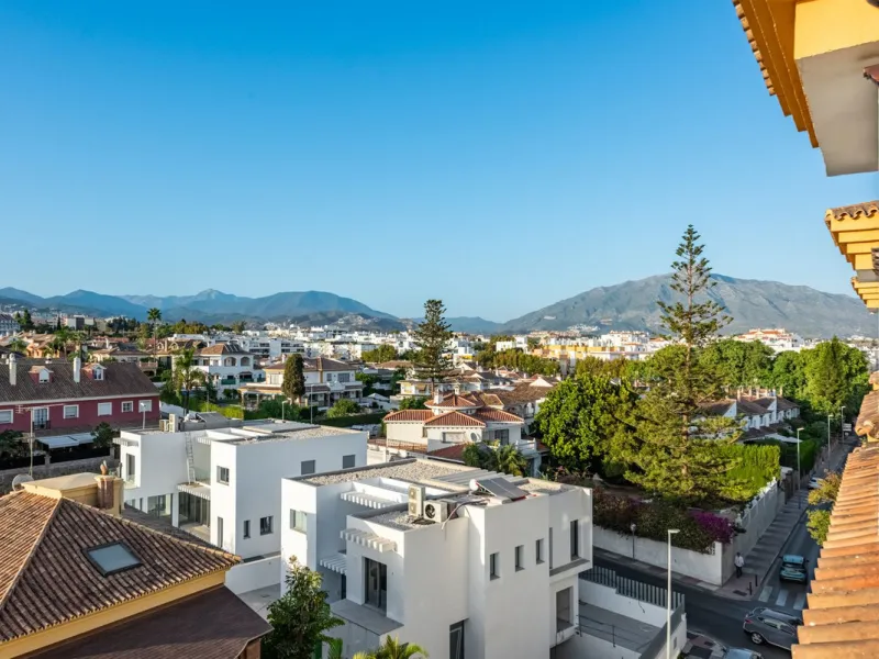 Apartment - Penthouse в продаже в Marbella, Málaga. В доме 4 спален и 3 ванных комнат. Площадь дома 163 м²