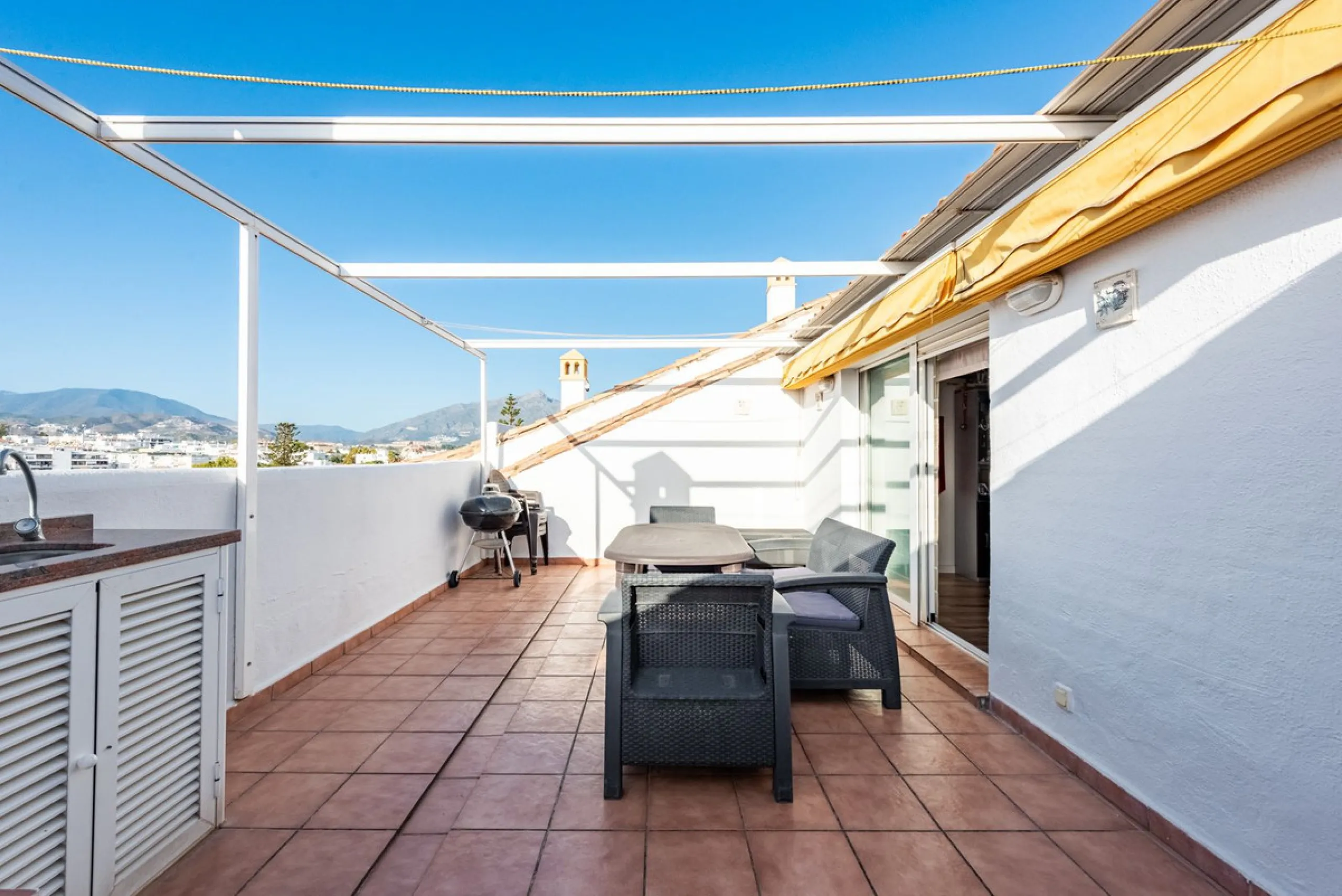 Apartment - Penthouse в продаже в Marbella, Málaga. В доме 4 спален и 3 ванных комнат. Площадь дома 163 м²