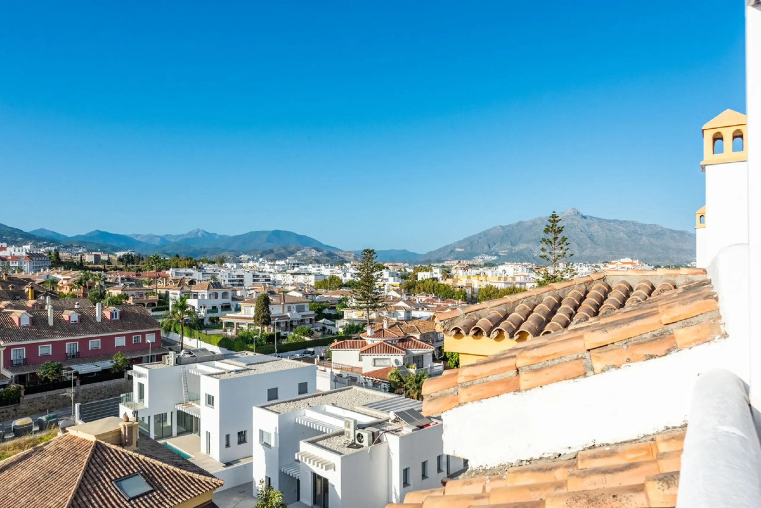 Apartment - Penthouse в продаже в Marbella, Málaga. В доме 4 спален и 3 ванных комнат. Площадь дома 163 м²